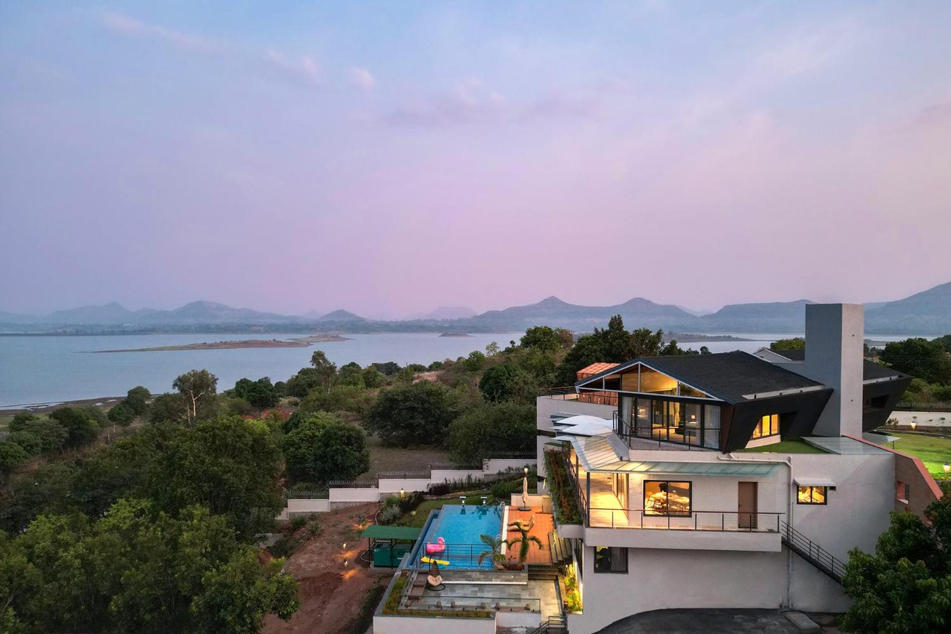 Pearl Lakeview Mansion By Stayvista - Lakeside Villa With Infinity Pool, Jacuzzi, In-House Theatre & Games Room Igatpuri Exterior foto